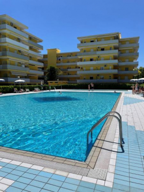 Flat in wonderful resort with swimming pools